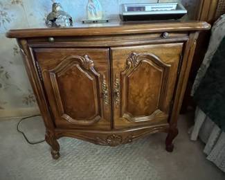 (2) matching nightstands with pull out tray.....