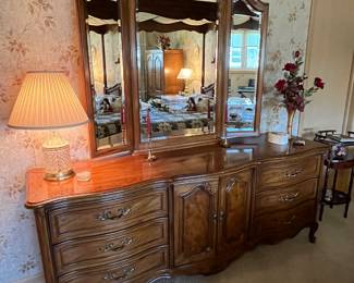 Thomasville dresser with mirror...