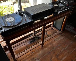 A nice DJ set up! Two turntables, two speakers and a receiver. ALL five pieces sold as a set for one price! Table is INCLUDED! All work! 