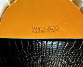 Lady Norelco! NEAR MINT MCM PIECE! Comes complete with Leatherette Carrying Case! 