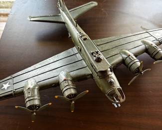 GREAT Vintage B-17F Memphis Bell Flying Fortress Bomber Plane! Heavy Die-Cast Metal - in very good vintage condition! 25"x18.5"