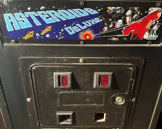 This is a vintage ATARI ASTEROIDS DELUXE ARCADE MACHINE! Great early version!