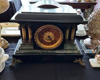 Beautiful Mantle Clock! 