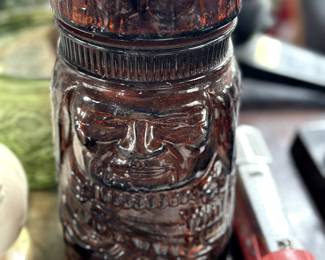 A Vintage 1960's Native American Indian Chief Amber Glass Jar Cigar Humidor. El Producto? 