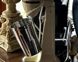 A cool Vintage Malt Machine/Blender!