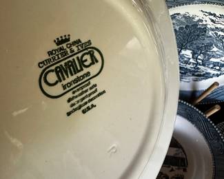 Wonderful set of Vintage Cavalier Ironstone China! Service for 8! 