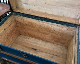 This blue steamer trunk is in excellent condition with all inserts! 