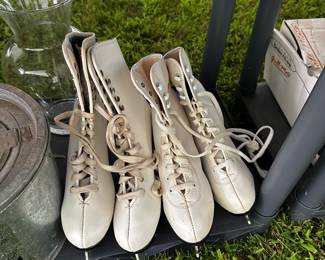 Excellent condition ladies figure skates!