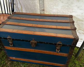 This blue steamer trunk is in excellent condition with all inserts! 