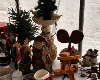 This estate sale is that of the gentleman who was the Santa at BRONNERS for 26 years! The Christmas collection is epic and superb! 