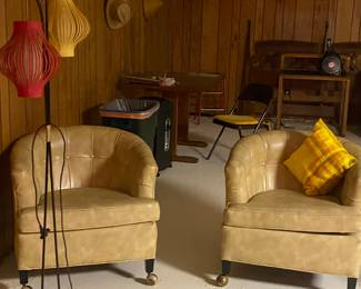4 OF THESE SHERRILL ROLLING CHAIRS. SOME HAVE DISCOLORATION                                                                            MID CENTURY LAMP