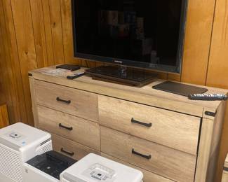 THIS IS IN THE  BASEMENT.  MATCHING QUEEN BED IS IN MAIN FLOOR MASTER BEDROOM