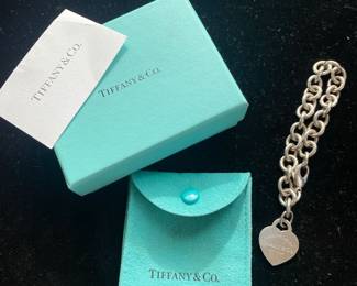 $299.00 - Tiffany & Co Link Heart Return to Tiffany’s Sterling Bracelet
