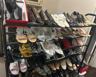 100+ PAIRS OF LADIES SHOES - SIZE 6-1/2