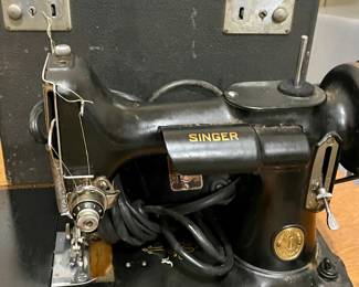 Vintage Singer sewing machine with carry case 1 of 2