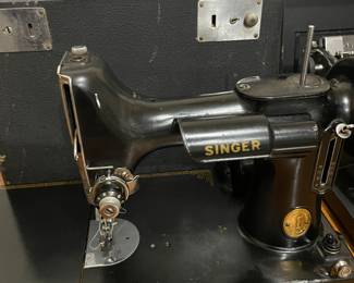 Vintage Singer sewing machine with carry case 2 of 2