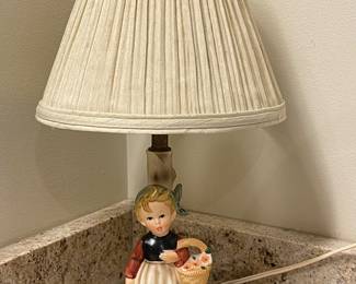 Hummel-style (look alike) lamp