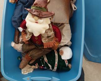 More Santa's and decorations in tote