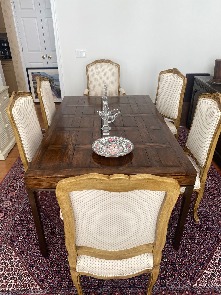 BAKER DINING TABLE WITH REFRACTORY(HIDDEN) LEAVES 6 CHAIRS(2 ARM 4 ARMLESS)