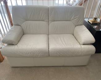LEATHER LOVESEAT
