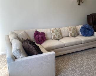LOVELY SECTIONAL! CLEAN!