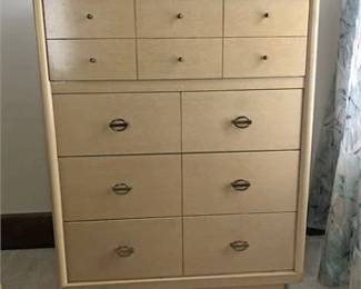 Mid Century Broyhill Chest of Drawers 