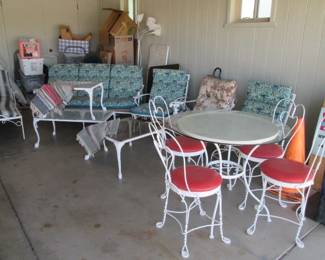 Vintage Wrought Iron Patio Furniture.      