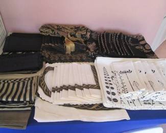 Sets of Table Place Mats & Napkins