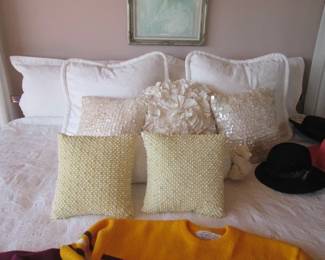 Decorative Throw & Bed Pillows