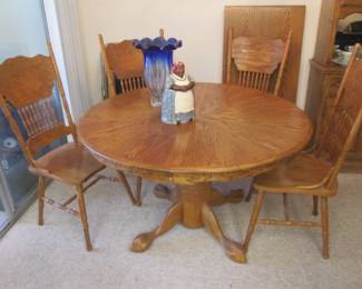 48" Pedestal Dining Table/4-Chairs & 1-24" Leaf
