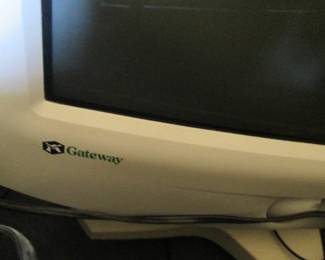 Vintage Gateway Computer EV700, Monitor, Keyboard,   Speakers (5-Pieces)