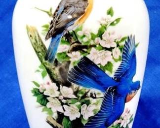 7604 - Danbury Mint Kaiser Vase Bluebirds w/Stand 11" Signed & Numbered
