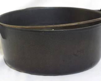 4237 - Cast iron pot with handle, 4 x 11
