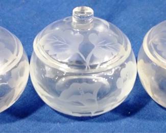7468 - 3pc Set of Glass Jars w/Lids 4" x 4"
