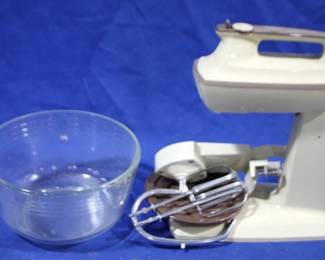 7644 - Vtg Hamilton Beach ScoviII Mixer - used You are buying a used as-is electric/electronic item. We do not guarantee all components are present and if it's not expressly stated, it is untested.
