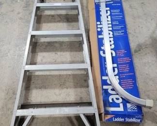 8122 - 6' Ladder & stabilizer
