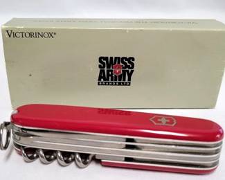 300 - Victorinox Swiss Army Knife in box 3.5" long
