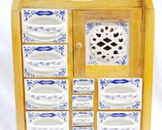 4272 - Blue & white porcelain spice set in wood rack 30 x 18 x 5.5
