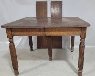 8142 - Vintage oak 5 leg table w/ 2 leaves 30 x 62 x 42 leaves 10" fluted legs
