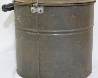 4087 - Metal bucket with lid, 10 x 11
