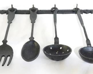 4242 - Iron utensils with hanging rack
