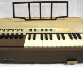 7426 - Emnee Audion Electric Keyboard 21" x 11" x 7"
