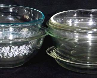 4064 - Group Pyrex bowls & more
