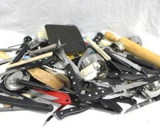7689 - Lot of Assorted Kitchen Items
