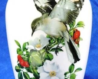 7603 - Danbury Mint Kaiser Vase "Mockingbird" w/Stand Signed & Numbered 11"
