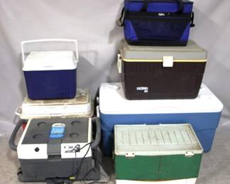 7712 - Lot of Assorted Sized Coolers
