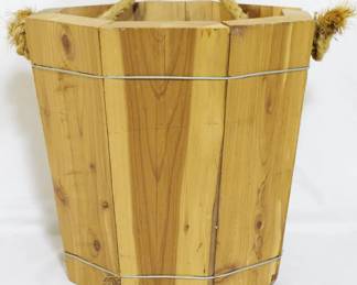 4080 - Wooden bucket, rope handle, 9 x 9
