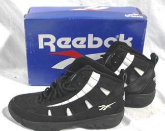 7730 - Reebok Women's Shoes, size 8.5 new in box
