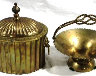 7562 - 2pc Brass Decorative Items
