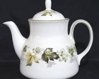 4223 - Royal Doulton china teapot, 7"
